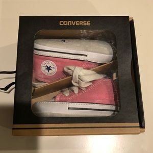 Converse crib shoes sz 2